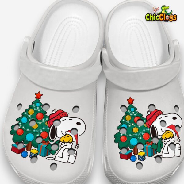 snoopy-charlie-brown-christmas-crocs-breathable-unisex-clogs-1_mhmz82