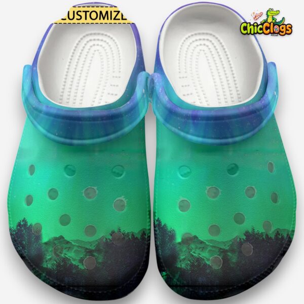 aurora-artwork-classic-crocs-for-men_-women_-kids-1_o25met