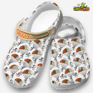 Breathable White Sandals Snoopy Sky Diving Pattern Cartoon Classic Crocs - Image 2
