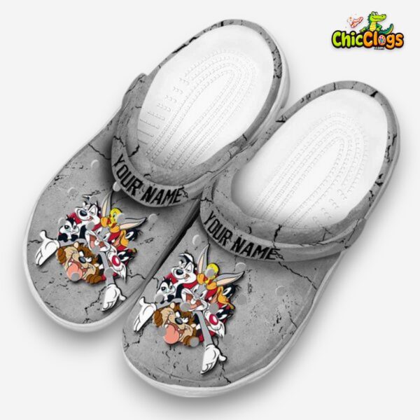 custom-name-looney-tunes-cracked-texture-classic-crocs-1_evxrcb