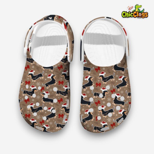 funny-cute-christmas-theme-dachshund-wearing-santa-hat-pet-clogs-1_a601gj